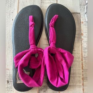 Sanuk yoga sandals